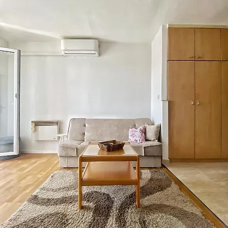 Ginna Apartman *